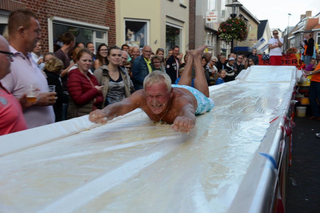 ../Images/Donderdag kermis 075.jpg